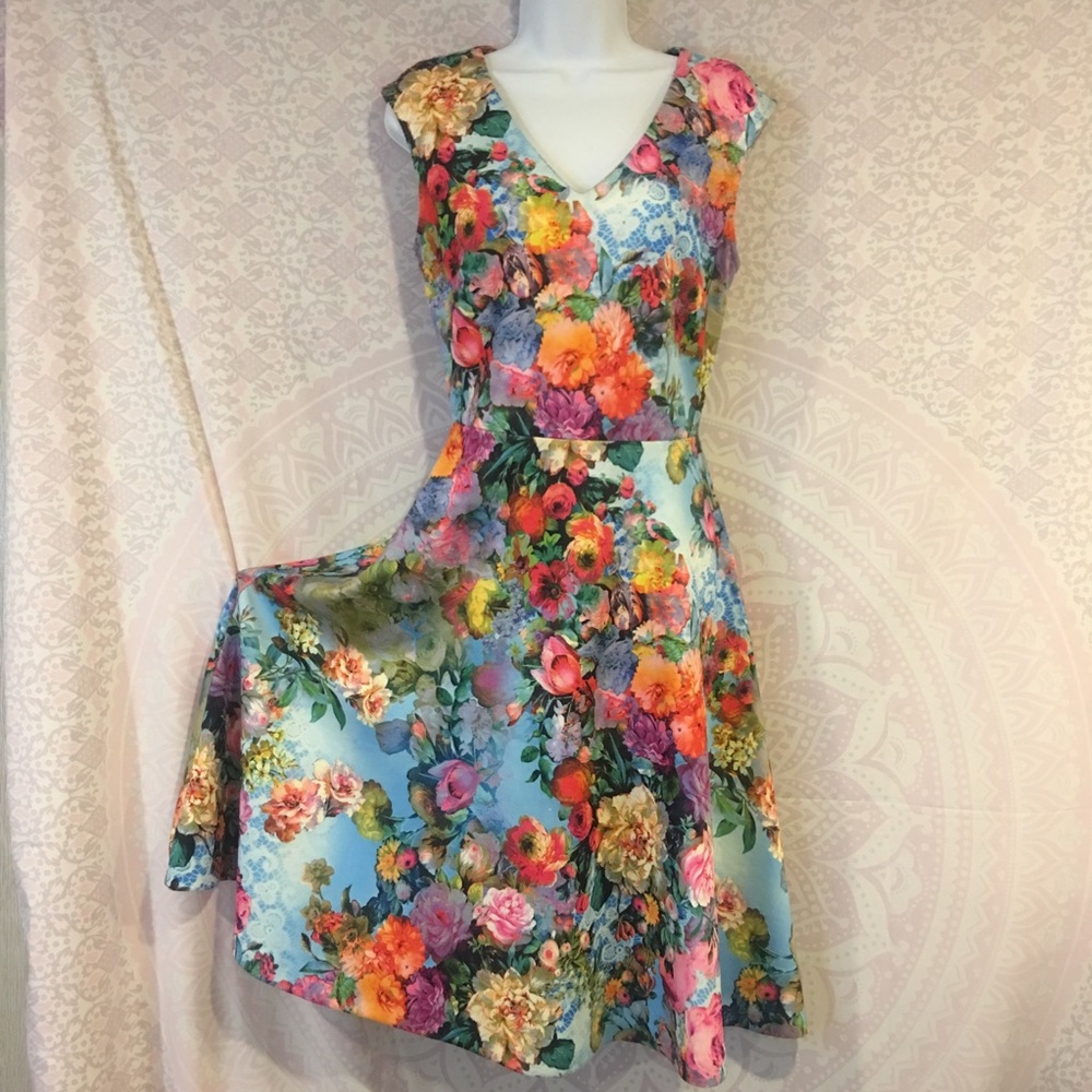 NEW YORK&COMPANY size M sleeveless midi dress.